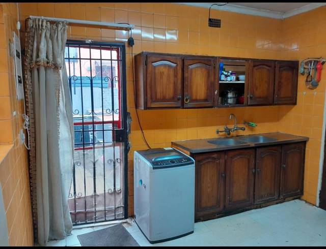 2 BEDROOM HOUSE FOR SALE IN BEZUIDENHOUT VALLEY